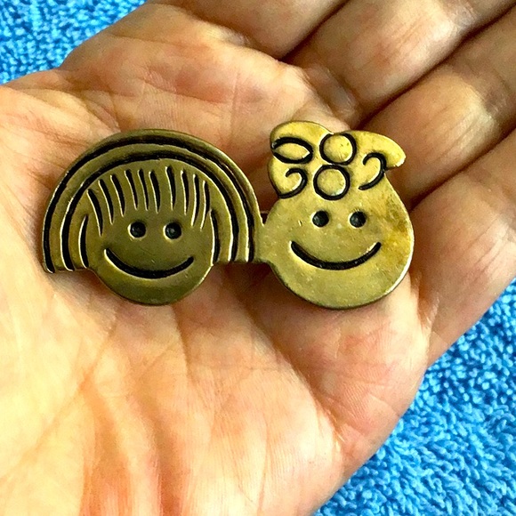 Vintage Copper smiling Children Brooch. - Picture 7 of 13